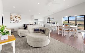 Luxury 5 Bedroom Home - Sentinel Chalet - Snowy Mountains - Jindabyne